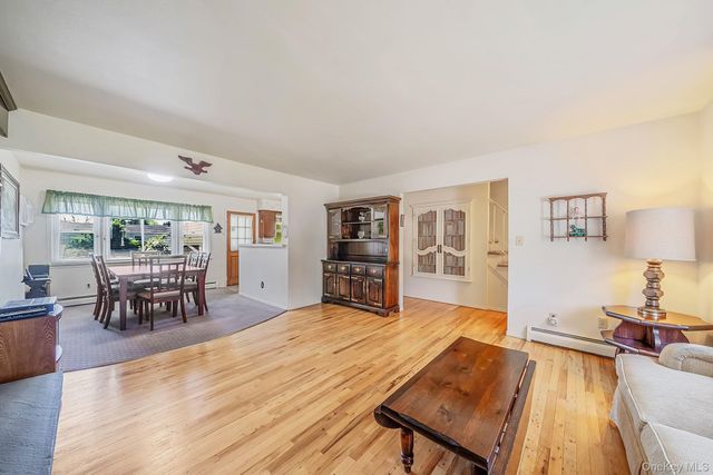 66 Henry Avenue, Babylon, NY 11702