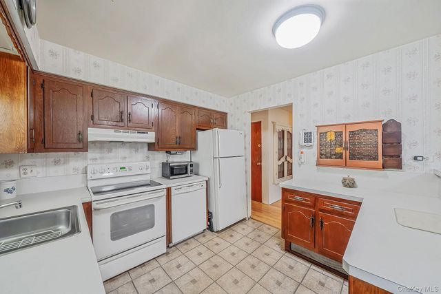 66 Henry Avenue, Babylon, NY 11702