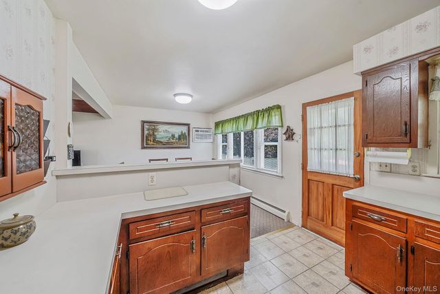 66 Henry Avenue, Babylon, NY 11702