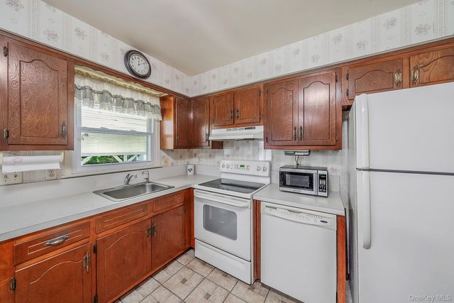 66 Henry Avenue, Babylon, NY 11702
