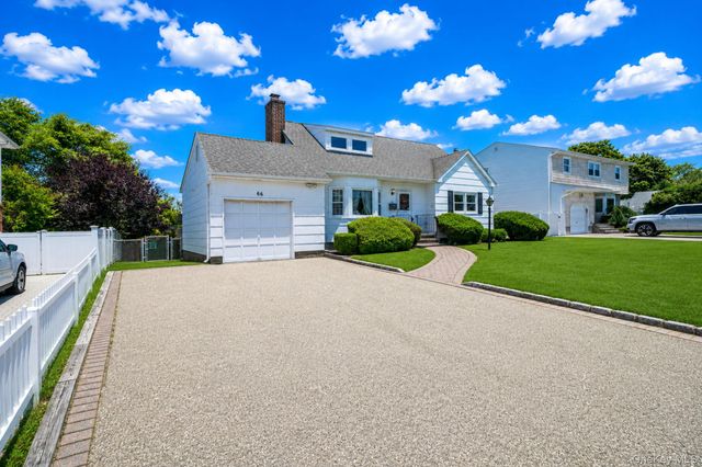 66 Henry Avenue, Babylon, NY 11702