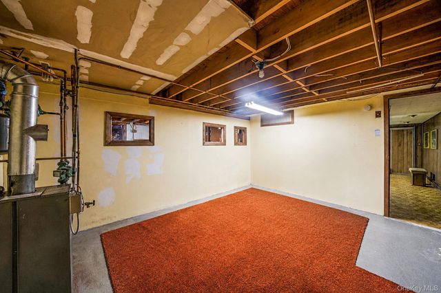 66 Henry Avenue, Babylon, NY 11702