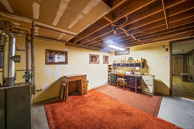 66 Henry Avenue, Babylon, NY 11702