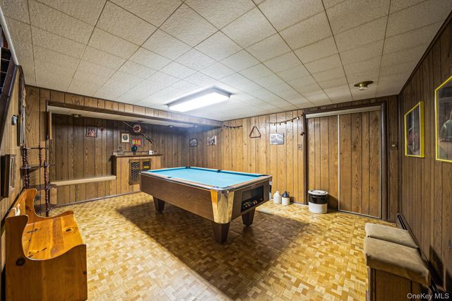 66 Henry Avenue, Babylon, NY 11702