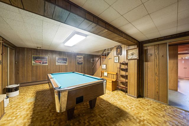 66 Henry Avenue, Babylon, NY 11702