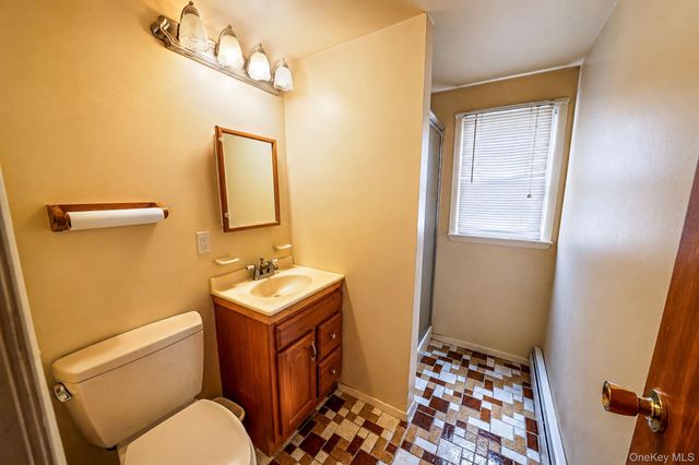 66 Henry Avenue, Babylon, NY 11702