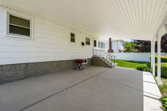 66 Henry Avenue, Babylon, NY 11702