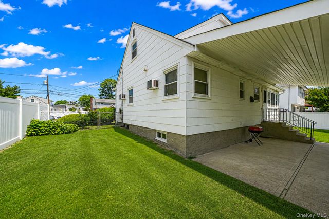66 Henry Avenue, Babylon, NY 11702