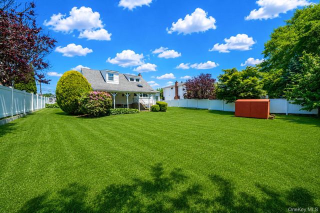 66 Henry Avenue, Babylon, NY 11702
