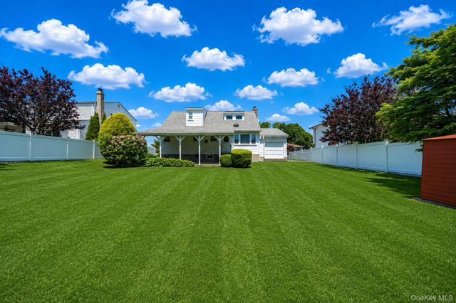 66 Henry Avenue, Babylon, NY 11702