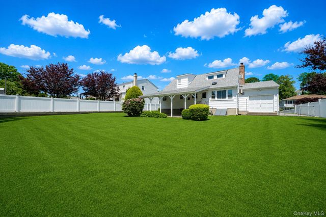 66 Henry Avenue, Babylon, NY 11702