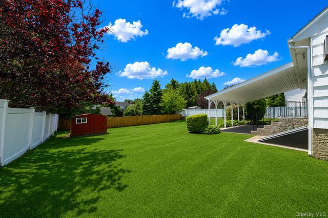 66 Henry Avenue, Babylon, NY 11702