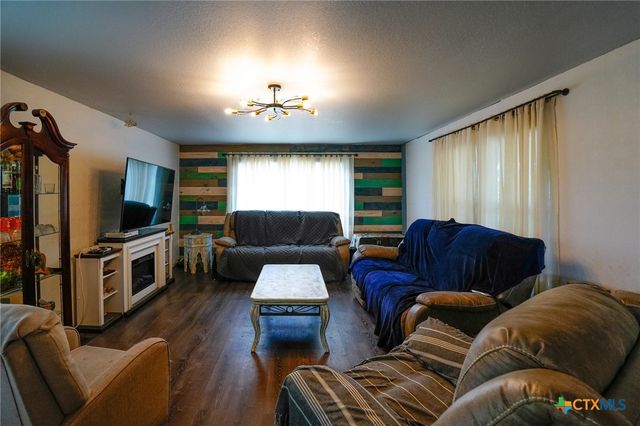 1688 E State Highway 71, La Grange, TX 78945