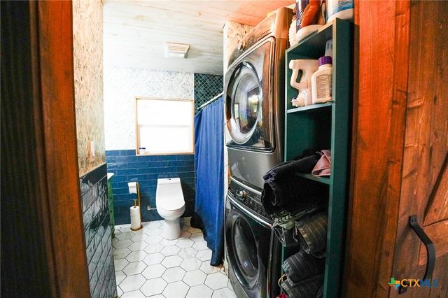 1688 E State Highway 71, La Grange, TX 78945