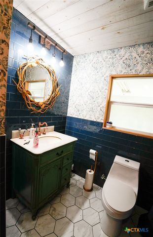 1688 E State Highway 71, La Grange, TX 78945