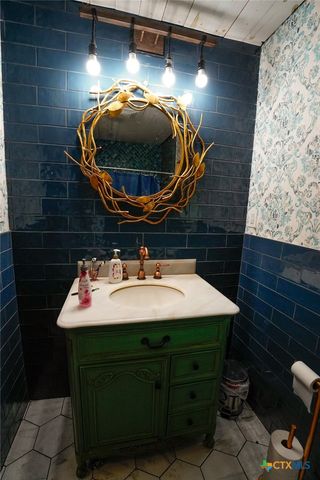 1688 E State Highway 71, La Grange, TX 78945