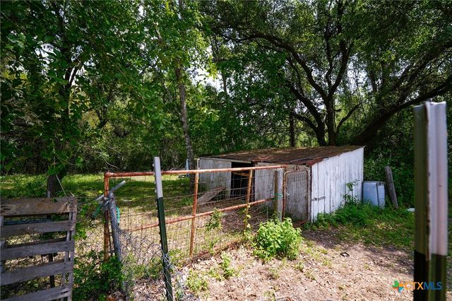1688 E State Highway 71, La Grange, TX 78945