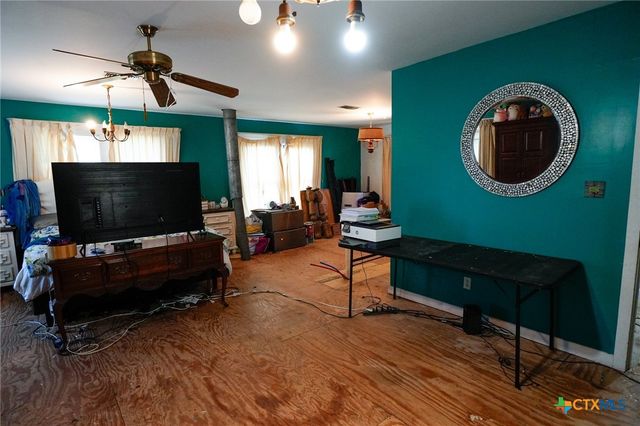 1688 E State Highway 71, La Grange, TX 78945