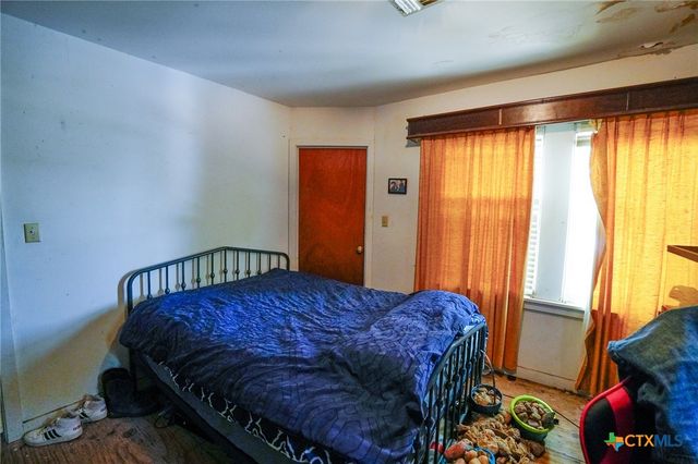 1688 E State Highway 71, La Grange, TX 78945