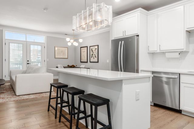 1670 E Broad, 206, Columbus, OH 43203