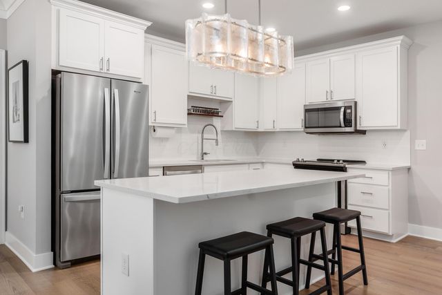 1670 E Broad, 206, Columbus, OH 43203