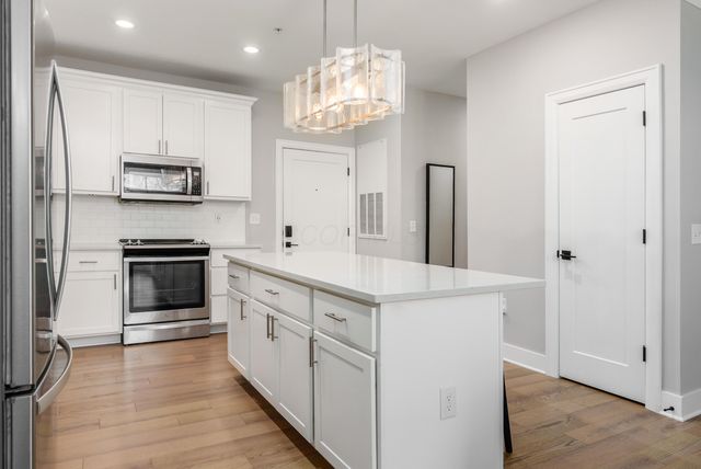 1670 E Broad, 206, Columbus, OH 43203