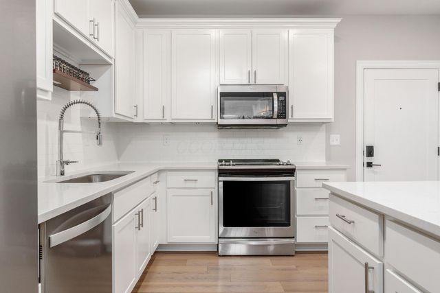 1670 E Broad, 206, Columbus, OH 43203