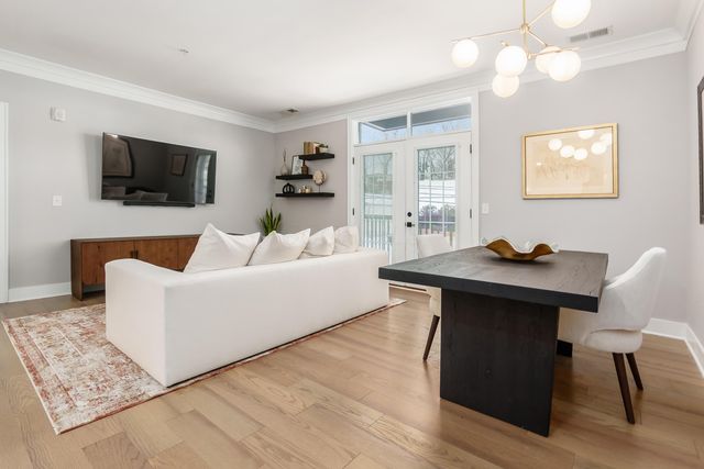 1670 E Broad, 206, Columbus, OH 43203