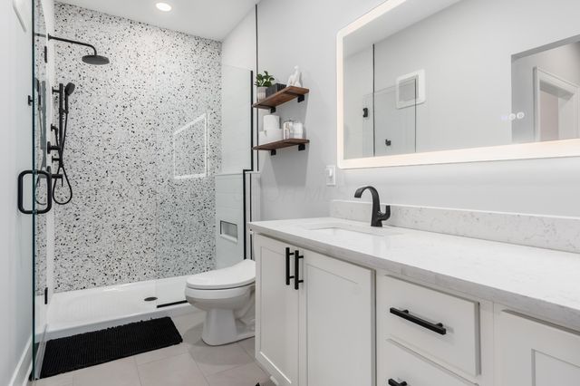 1670 E Broad, 206, Columbus, OH 43203