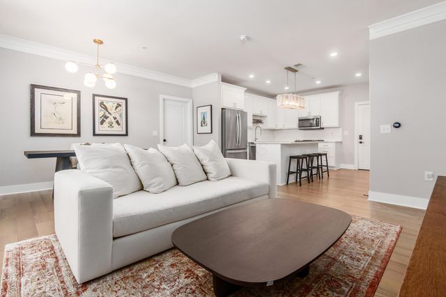 1670 E Broad, 206, Columbus, OH 43203