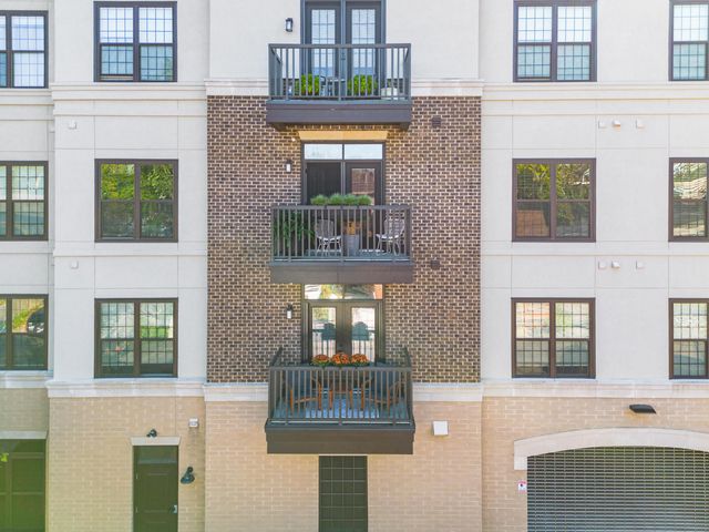 1670 E Broad, 206, Columbus, OH 43203