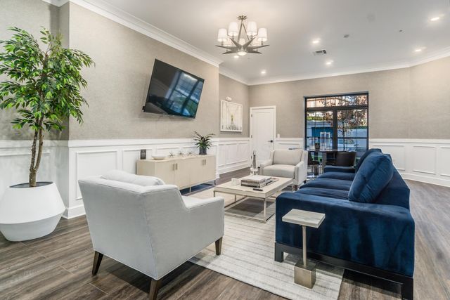 1670 E Broad, 206, Columbus, OH 43203