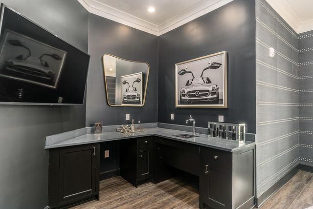 1670 E Broad, 206, Columbus, OH 43203