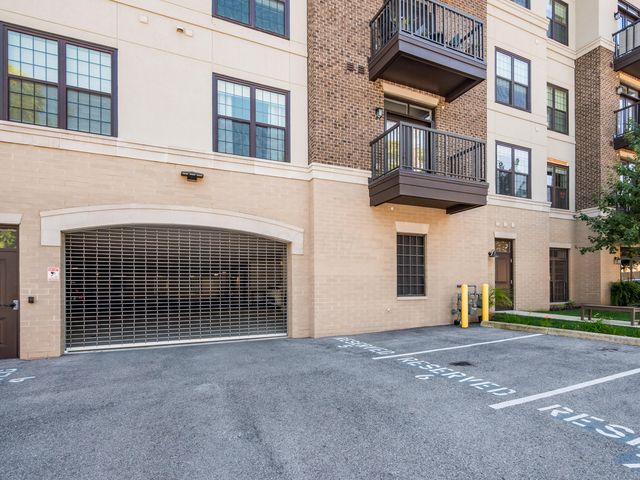 1670 E Broad, 206, Columbus, OH 43203