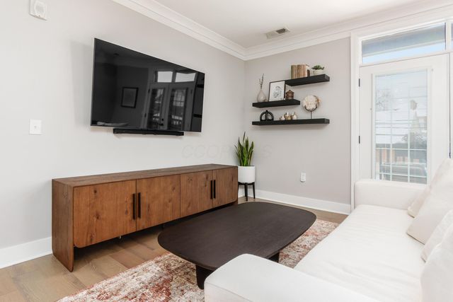 1670 E Broad, 206, Columbus, OH 43203