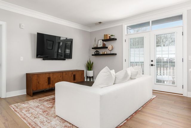 1670 E Broad, 206, Columbus, OH 43203