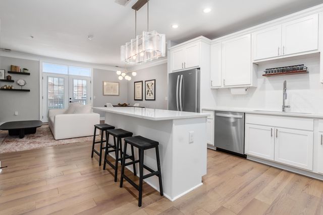 1670 E Broad, 206, Columbus, OH 43203