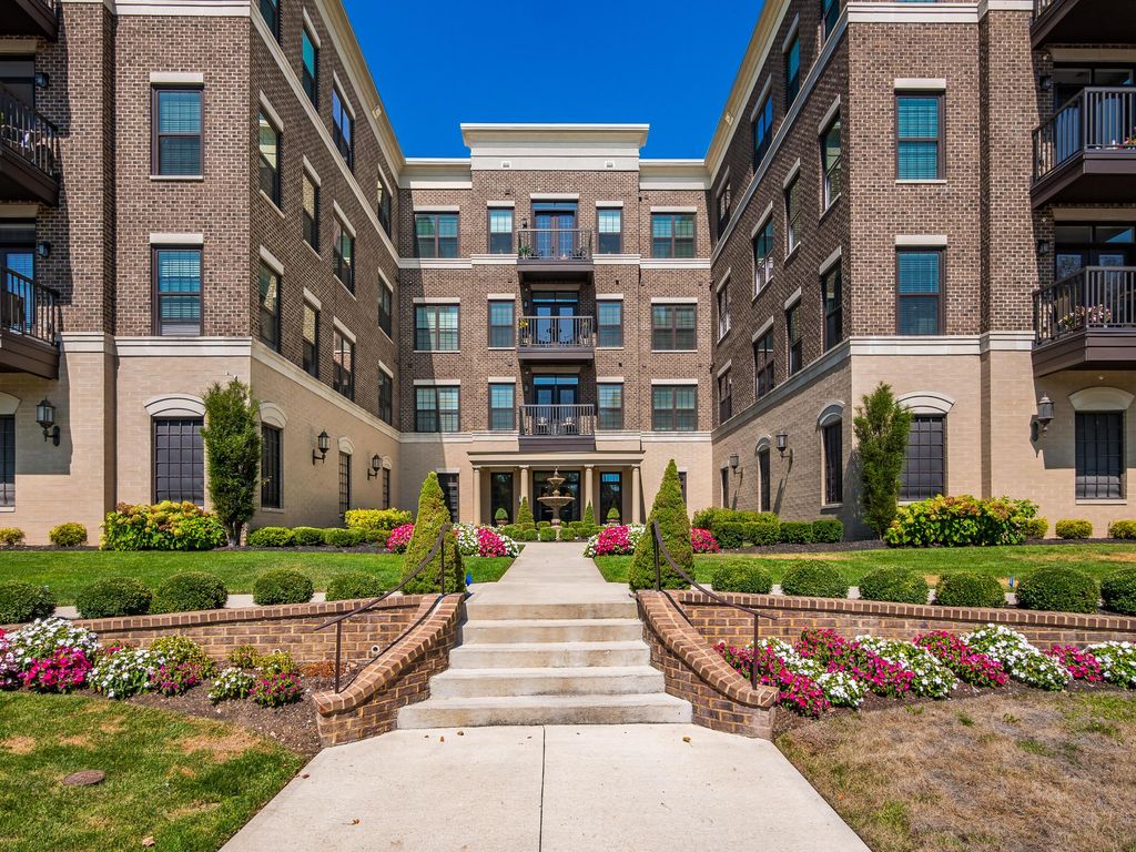 1670 E Broad, 206, Columbus, OH 43203