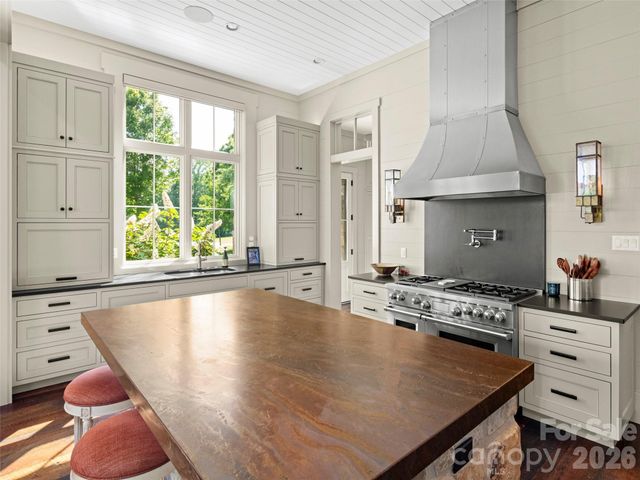 332 Walnut Valley Parkway, Arden, NC 28704