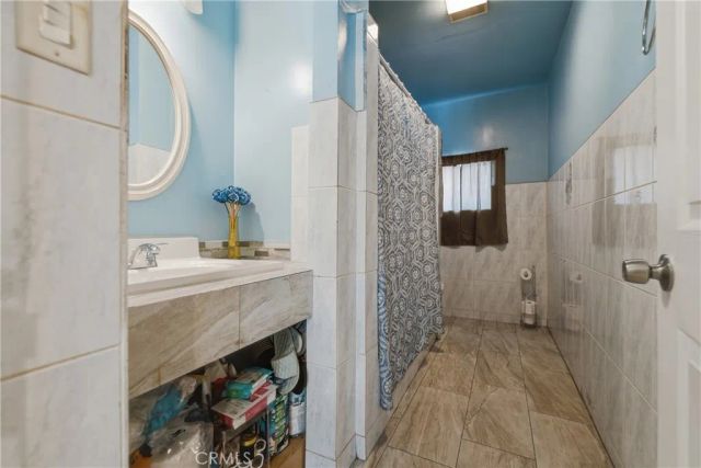 706 W 42nd, Los Angeles, CA 90037
