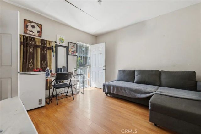 706 W 42nd, Los Angeles, CA 90037