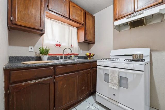 706 W 42nd, Los Angeles, CA 90037