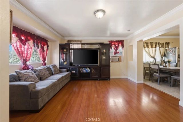 706 W 42nd, Los Angeles, CA 90037