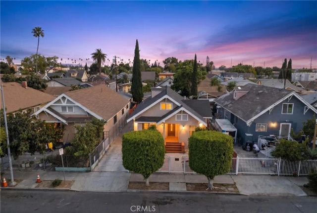 706 W 42nd, Los Angeles, CA 90037
