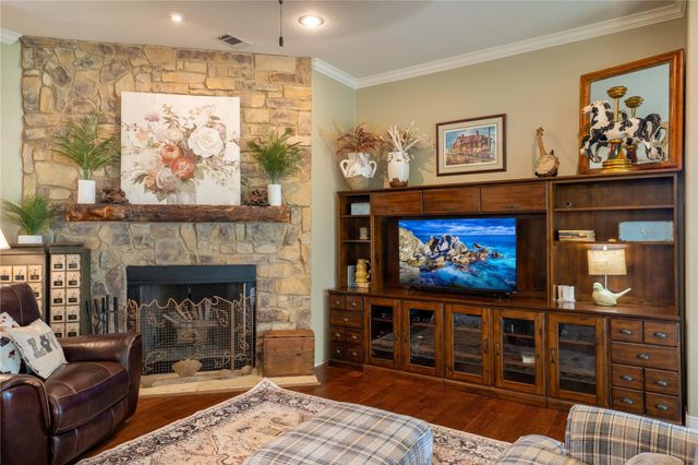 2007 Fm 2434, Weimar, TX 78962