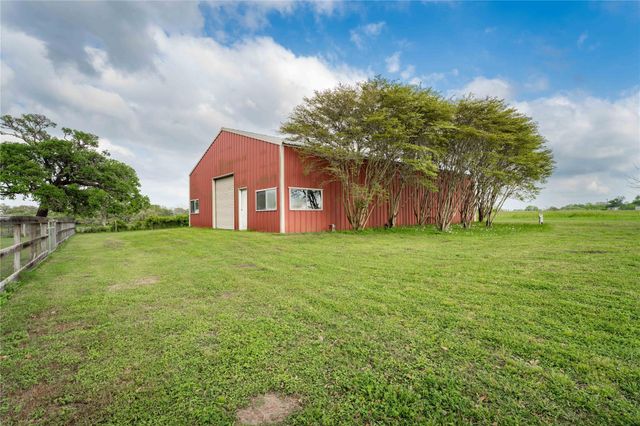 2007 Fm 2434, Weimar, TX 78962