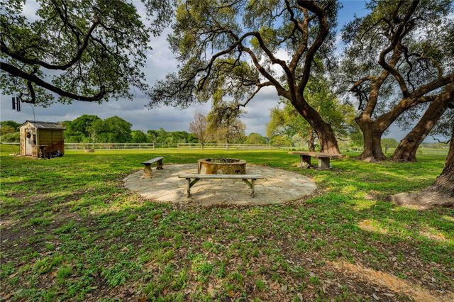 2007 Fm 2434, Weimar, TX 78962