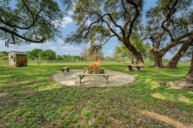 2007 Fm 2434, Weimar, TX 78962