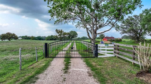 2007 Fm 2434, Weimar, TX 78962