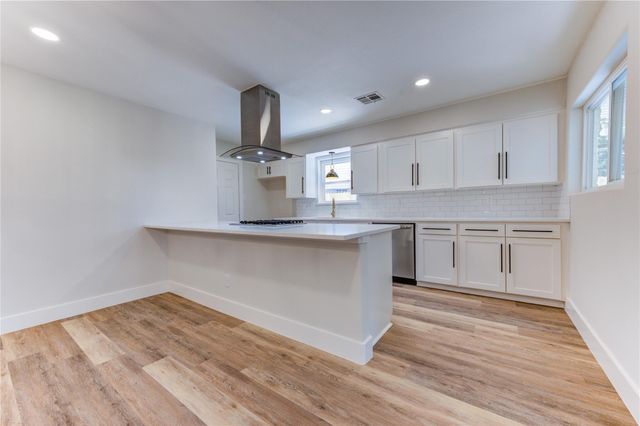 5914 Hewitt Drive, Houston, TX 77092
